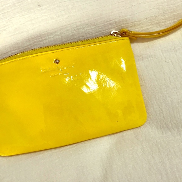 NWOT Yellow kate spade wristlet - Picture 1 of 3